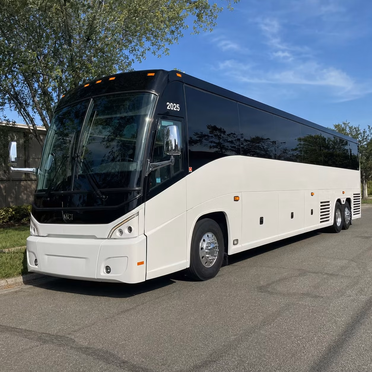 book long distance transportation in detroit or any city nearby