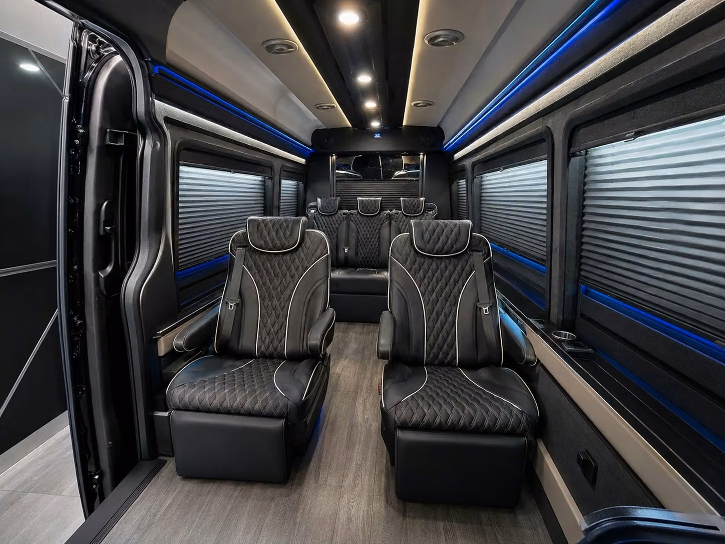 hotel shuttle bus rentals between dtw and metro detroit hotels